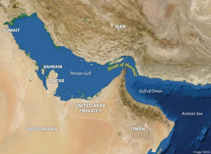 Iran tấn công tàu chở dầu tại eo biển Hormuz